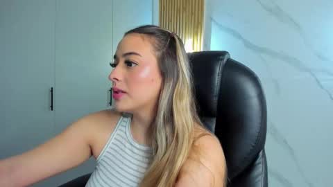 Snapshot of kylie_jones6 chatting on 09/30/25, 02:49 KYLIE online show from 09/30/25, 02:49