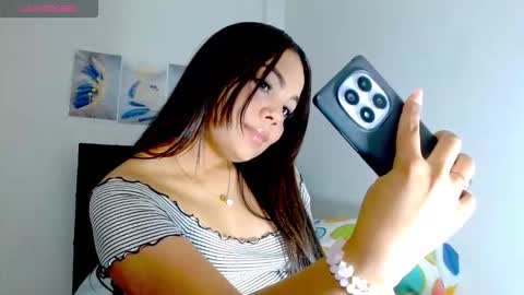 Snapshot of kylie_loveee chatting on 10/22/25, 01:39 Paola online show from 10/22/25, 01:39