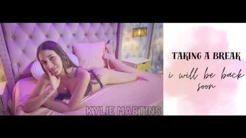 Snapshot of kylie_martins chatting on 01/17/25, 05:51 Kylie online show from 01/17/25, 05:51