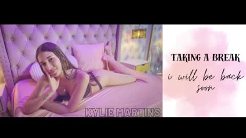 Snapshot of kylie_martins chatting on 01/22/25, 02:46 Kylie online show from 01/22/25, 02:46