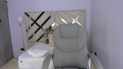 Snapshot of kylie_reyes chatting on 12/22/25, 07:22 Kylie Reyes online show from 12/22/25, 07:22