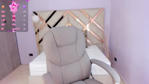 Snapshot of kylie_reyes chatting on 02/23/26, 07:33 Kylie Reyes online show from 02/23/26, 07:33