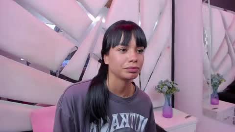 Snapshot of kylie_sexx chatting on 06/17/26, 04:04 kylie online show from 06/17/26, 04:04