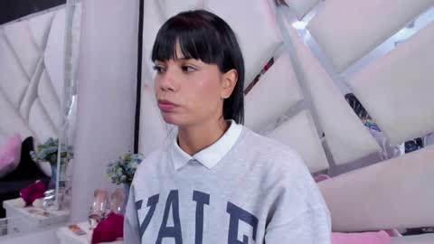 Snapshot of kylie_sexx chatting on 07/12/26, 02:35 kylie online show from 07/12/26, 02:35