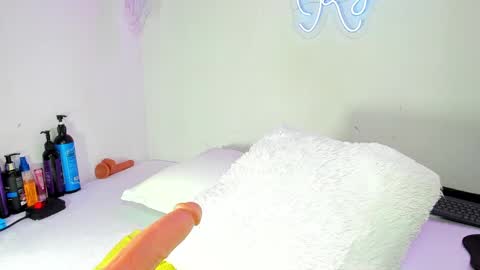 kylie Sttel online show from 12/14/24, 12:33