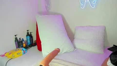 kylie Sttel online show from 12/21/24, 11:33