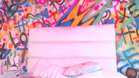 Melissa online show from 02/04/25, 01:59