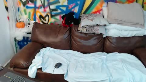 Melissa online show from 11/01/25, 10:39