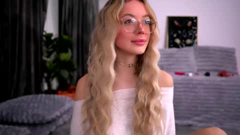 Kylie online show from 11/27/25, 10:45