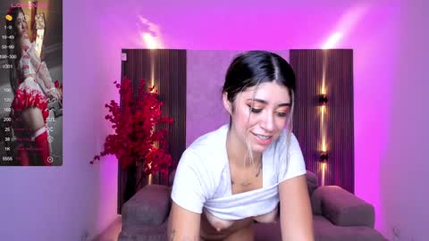 Snapshot of kyliie_jones chatting on 01/22/25, 11:01 KYLIE online show from 01/22/25, 11:01