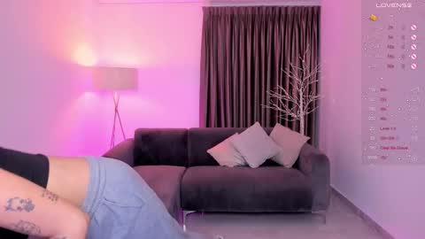 Snapshot of kyliie_jones chatting on 03/10/25, 10:59 KYLIE online show from 03/10/25, 10:59