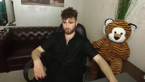 KyloEast online show from 04/23/26, 04:57