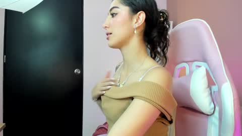 Snapshot of kymgiraldo8 chatting on 12/30/24, 08:10 Kym Giraldo online show from 12/30/24, 08:10