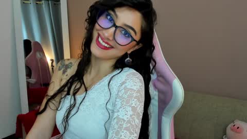 Snapshot of kymgiraldo8 chatting on 01/15/25, 07:59 Kym Giraldo online show from 01/15/25, 07:59