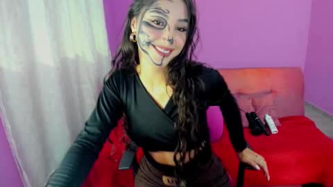 Snapshot of kymgiraldo8 chatting on 10/27/25, 05:00 Kym Giraldo online show from 10/27/25, 05:00