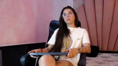 Snapshot of kyomi_hunt chatting on 06/04/26, 04:18 kyomi_hunt online show from 06/04/26, 04:18