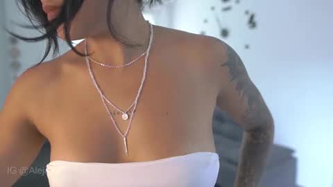 Snapshot of kyria__1 chatting on 09/11/25, 06:19 schedule 300 pm - 1100pm colombia time online show from 09/11/25, 06:19