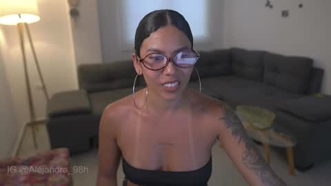 Snapshot of kyria__1 chatting on 09/17/25, 10:44 schedule 300 pm - 1100pm colombia time online show from 09/17/25, 10:44