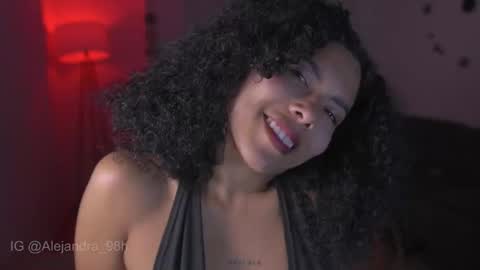 Snapshot of kyria__1 chatting on 10/17/25, 11:29 schedule 300 pm - 1100pm colombia time online show from 10/17/25, 11:29