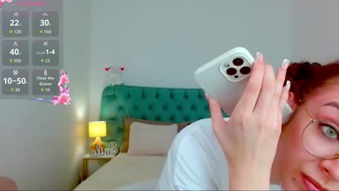 Snapshot of l1ttle_angel__ chatting on 09/09/25, 09:14 Margo online show from 09/09/25, 09:14