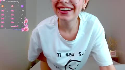 Snapshot of l1ttle_angel__ chatting on 09/14/25, 09:47 Margo online show from 09/14/25, 09:47