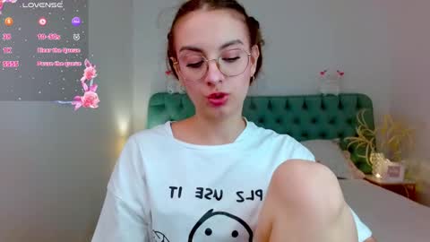 Snapshot of l1ttle_angel__ chatting on 09/16/25, 09:05 Margo online show from 09/16/25, 09:05