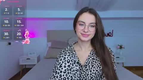 Snapshot of l1ttle_angel__ chatting on 10/01/25, 08:48 Margo online show from 10/01/25, 08:48