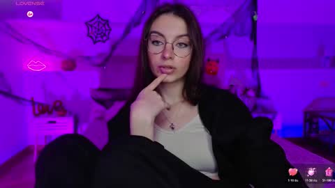 Margo  online show from 10/28/25, 08:44