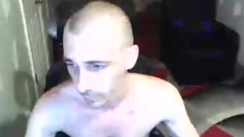 Snapshot of l1v1nth3dr3am chatting on 07/17/26, 01:45 l1v1nth3dr3am online show from 07/17/26, 01:45