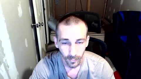 Snapshot of l1v1nth3dr3am chatting on 07/31/26, 04:23 l1v1nth3dr3am online show from 07/31/26, 04:23