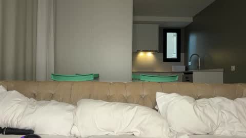 Snapshot of l_0l chatting on 09/22/25, 06:15 Julie online show from 09/22/25, 06:15