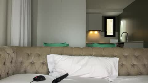 Snapshot of l_0l chatting on 09/27/25, 07:24 Julie online show from 09/27/25, 07:24