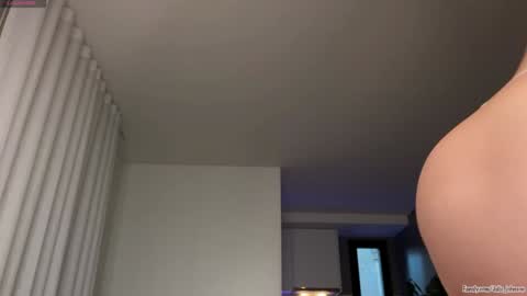 Snapshot of l_0l chatting on 11/02/25, 07:00 Julie online show from 11/02/25, 07:00