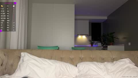 Snapshot of l_0l chatting on 11/08/25, 07:19 Julie online show from 11/08/25, 07:19