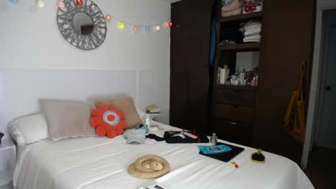 Catalina online show from 04/12/26, 03:33