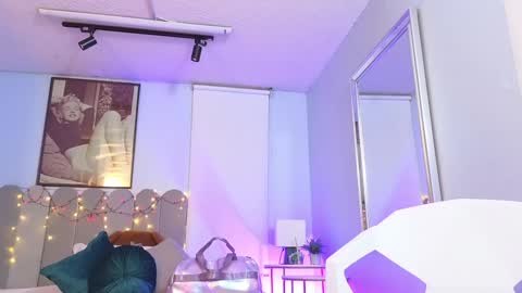 Snapshot of laady_brownn chatting on 12/30/24, 11:37 Cris online show from 12/30/24, 11:37