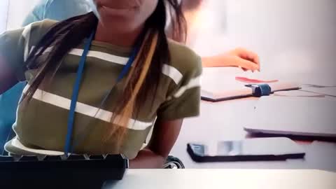 Snapshot of labimbo chatting on 12/21/24, 09:23 labimbo online show from 12/21/24, 09:23