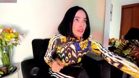 lace_victoria online show from 04/19/26, 01:49