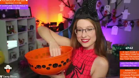 Lacey Bloom online show from 10/31/25, 01:39