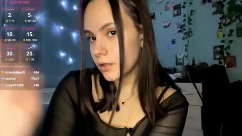 Snapshot of lacivierling chatting on 10/25/25, 04:35 Sarah online show from 10/25/25, 04:35