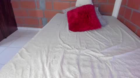 Akyra  online show from 12/30/24, 04:19