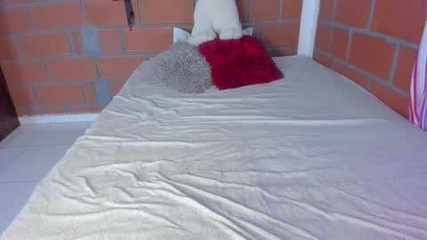 Akyra  online show from 02/04/25, 12:44