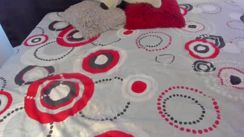 Snapshot of ladahear_ chatting on 05/29/26, 03:43 Akyra online show from 05/29/26, 03:43