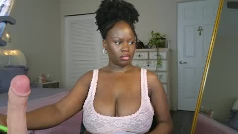 Snapshot of ladiosa_selene chatting on 07/18/26, 11:30 La Diosa Selene online show from 07/18/26, 11:30
