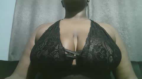 lady_dearra online show from 11/13/25, 03:49