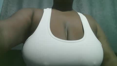 lady_dearra online show from 11/19/25, 03:17