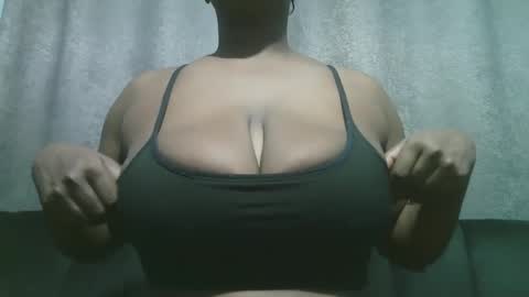 lady_dearra online show from 12/22/25, 02:52