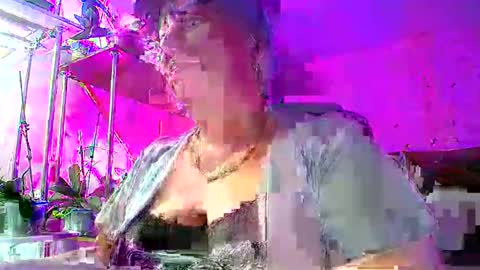Snapshot of lady_gloria chatting on 12/24/24, 02:22 Lady Gloria online show from 12/24/24, 02:22