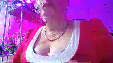 Snapshot of lady_gloria chatting on 01/06/25, 02:25 Lady Gloria online show from 01/06/25, 02:25