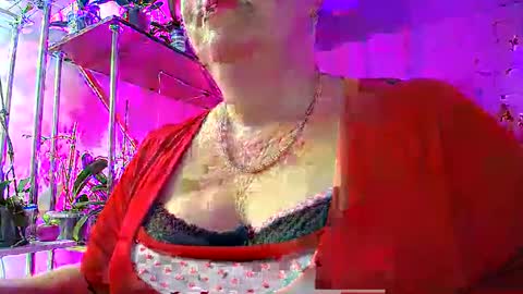 Snapshot of lady_gloria chatting on 01/12/25, 07:00 Lady Gloria online show from 01/12/25, 07:00